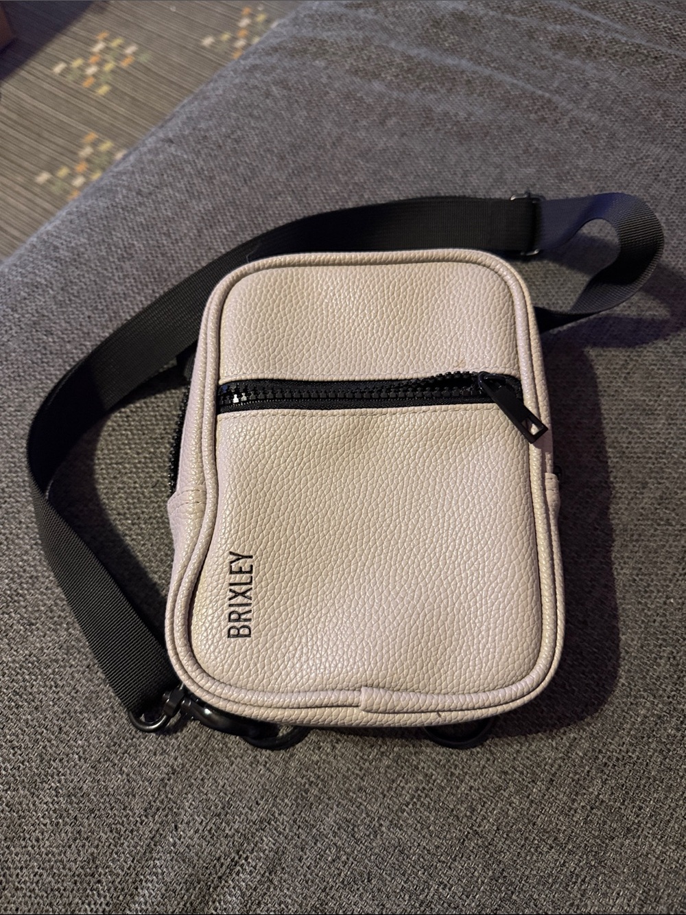Brixley light grey Crossbody Belt Bag with Black Strap